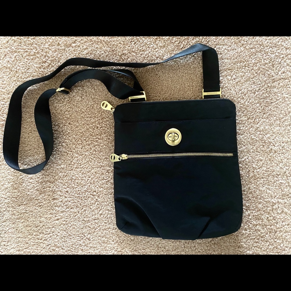 Unused black Baggallini Hanover crossbody purse